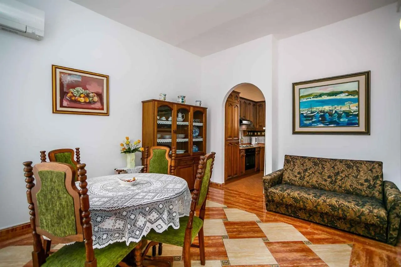 Apartment In Malinska/Insel Krk 12762