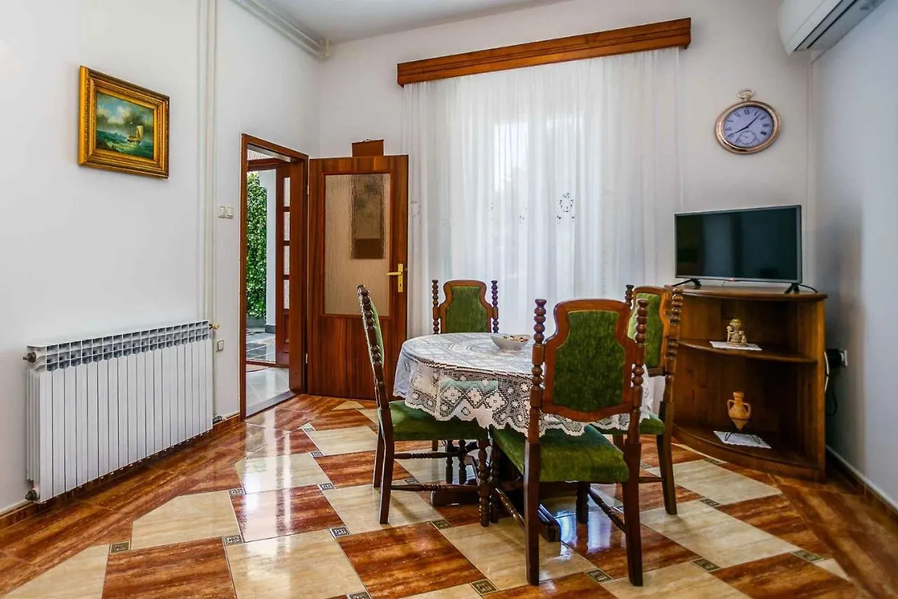 Apartment In Malinska/Insel Krk 12762 Malinska